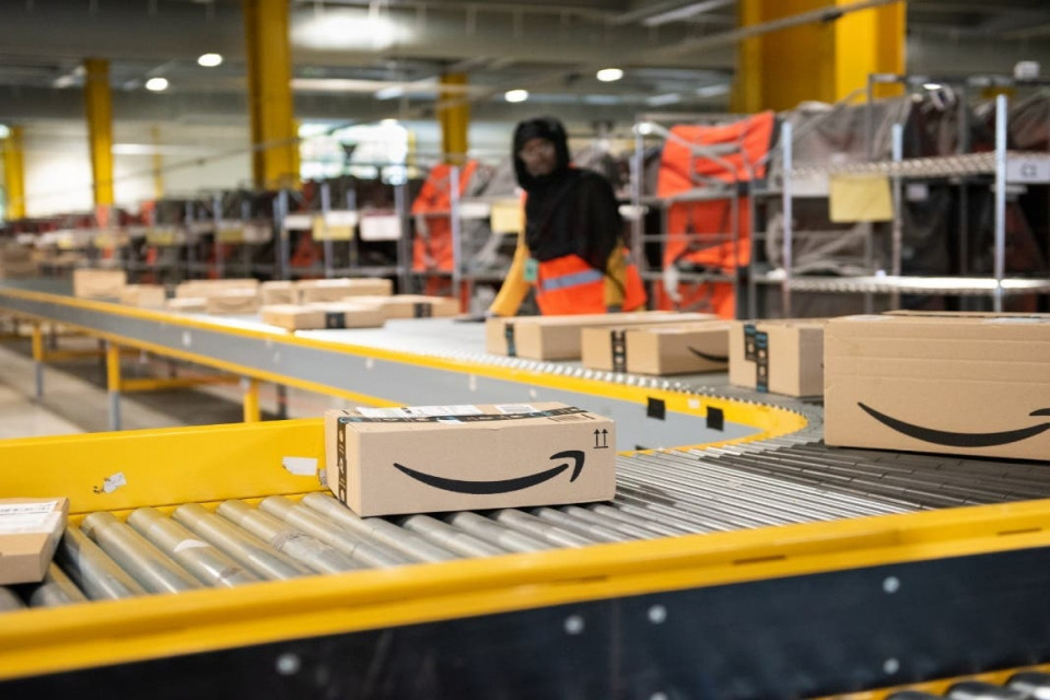 Amazon Hiring , Workers For New DeKalb Warehouse  Stone