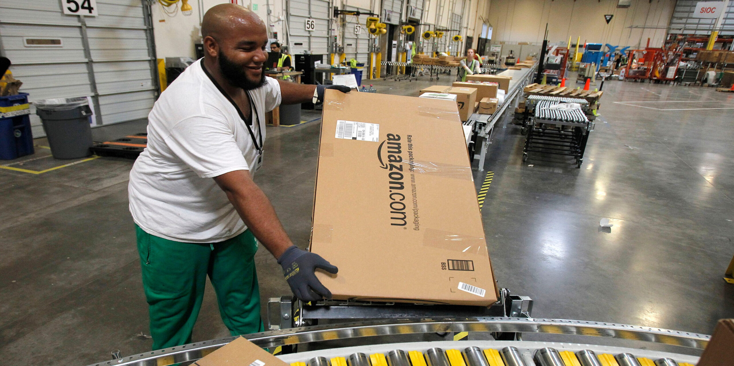 Amazon to add facilities and hire , in metro Phoenix this year
