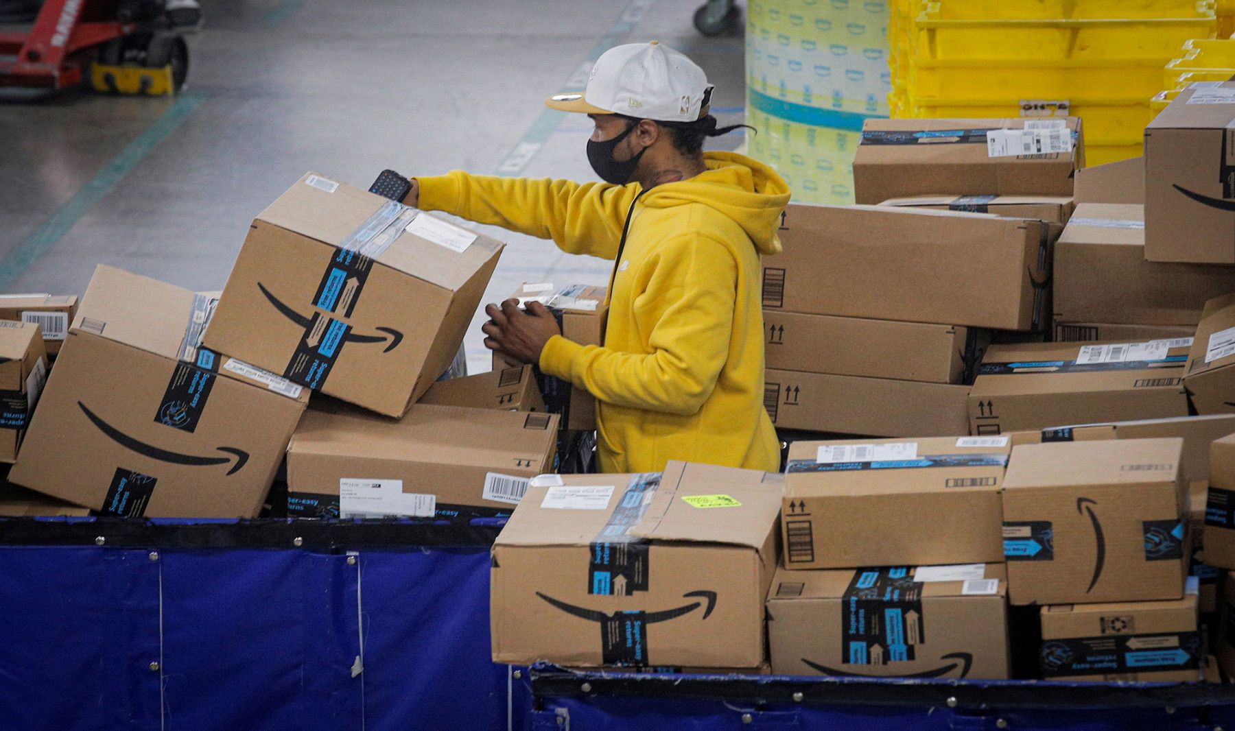 Amazon warehouse workers in Staten Island make union push